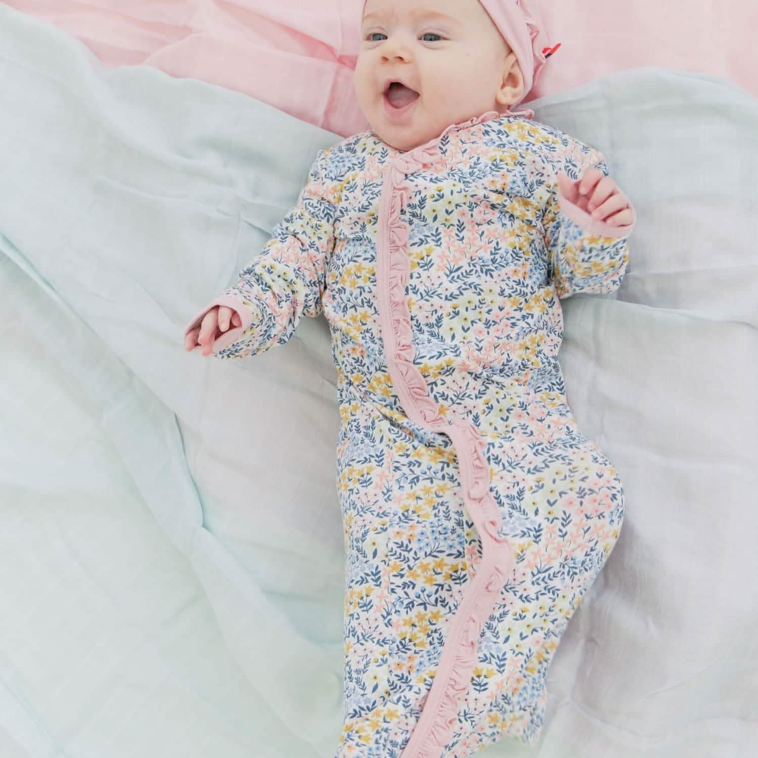 Magnetic Gown & Hat Set with Ruffle - Image 2