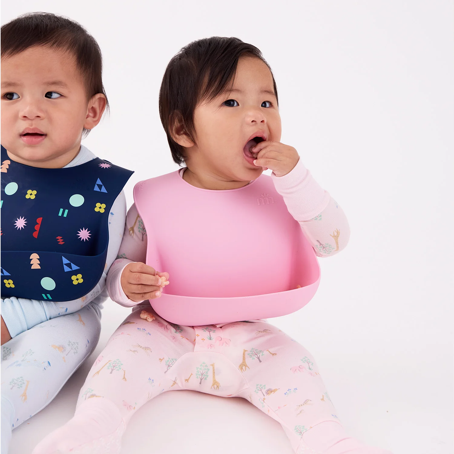 Magnetic Silicone Bib - Image 3